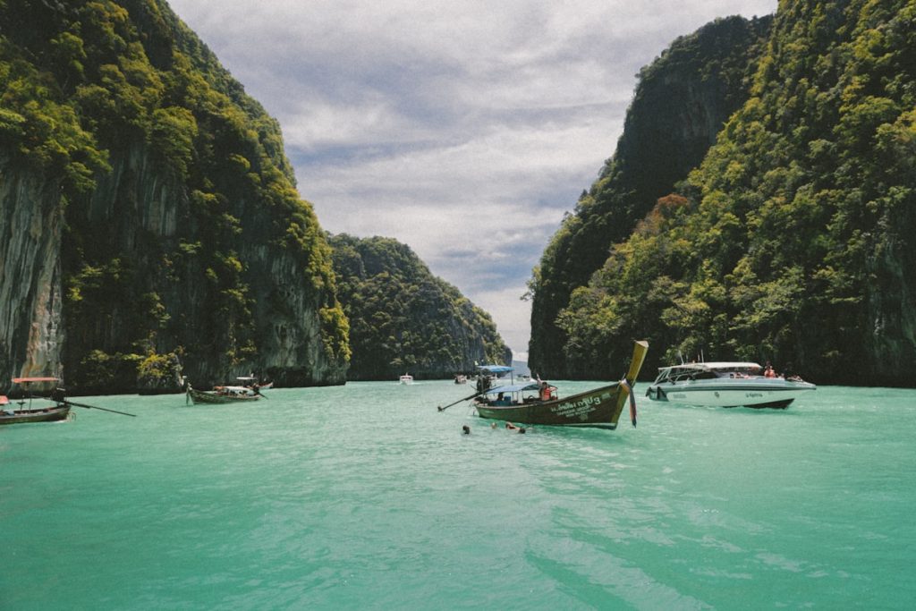 Best eSIM for Thailand in 2026: AIS, DTAC or Tourist eSIM?